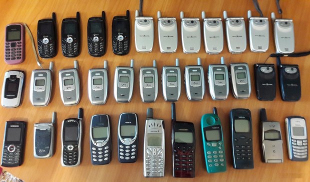 Хотілося б привести цитату головного дизайнера Motorola того періоду Джима Вікса: «У той час всі телефони почали перетворюватися в такі рогач, без яскравих особливостей, безформні штучки