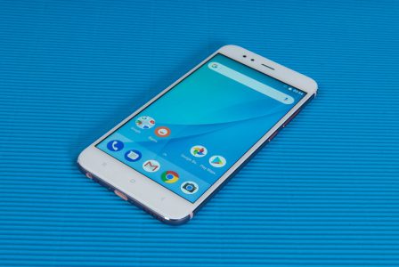 Представлений на початку вересня Xiaomi Mi A1 - перший смартфон компанії без фірмової оболонки MIUI, з «чистим» Android, викликав серйозний інтерес