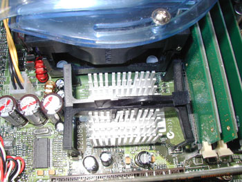Проте в безшумних комп'ютерах TEAM для охолодження цього компонента використовується великий радіатор без вентилятора