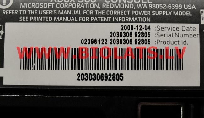 Зазвичай наклейка з інформацією про серійний номер і дату випуску знаходиться в задній частині ігровий, в тому місці, де підключається штекер відеопровода